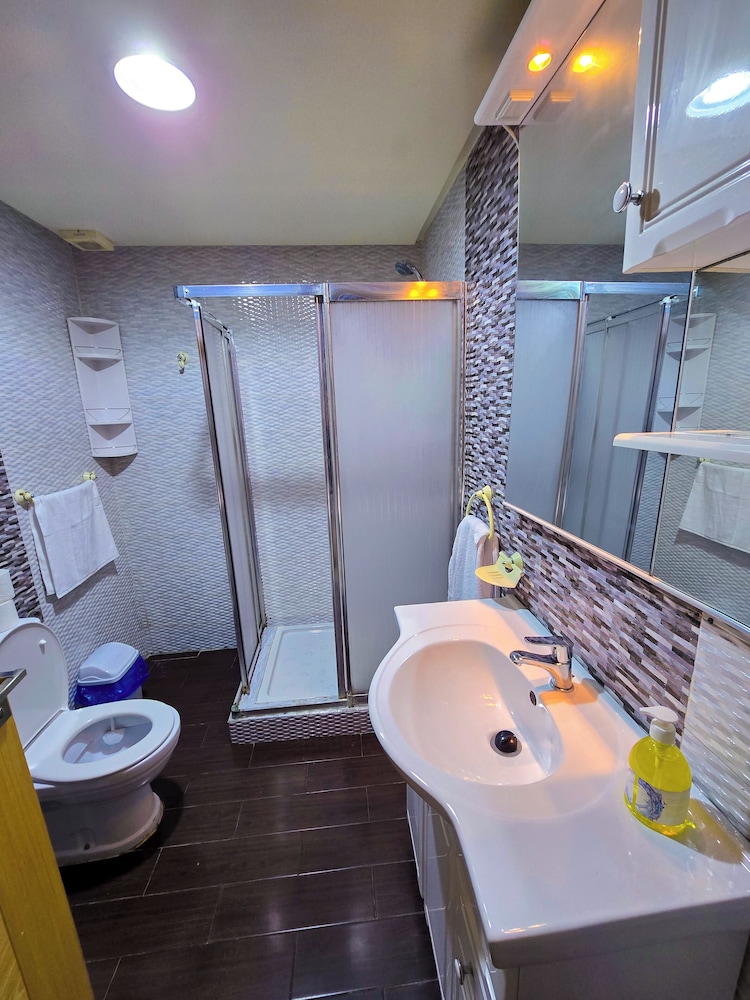Luxor Home - Spacious & proximity to CFC