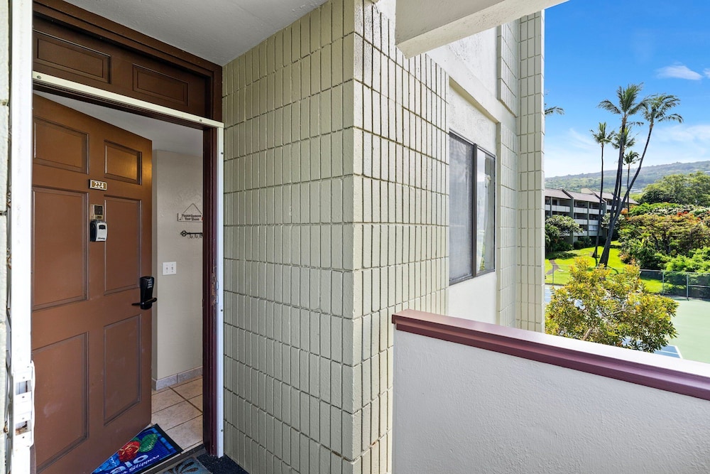 2br, 2BA Condo Across From Magic Sands Pool, AC, Tennis & Bbqs - Vrkcv