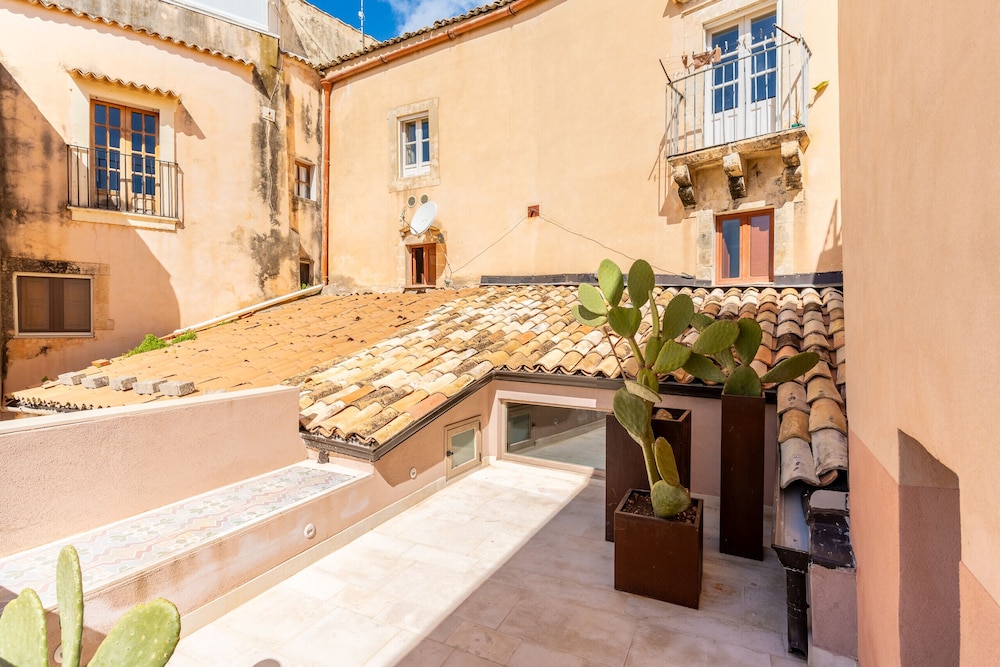 Charming Nest With Terrace by Wonderful Italy