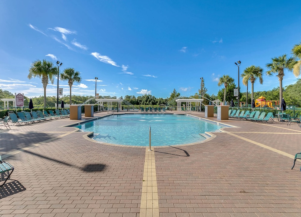 4 Bedroom Townhouse, Resort, 15 Mins to Disney, Themed Rooms perfect for Kids - Image 4