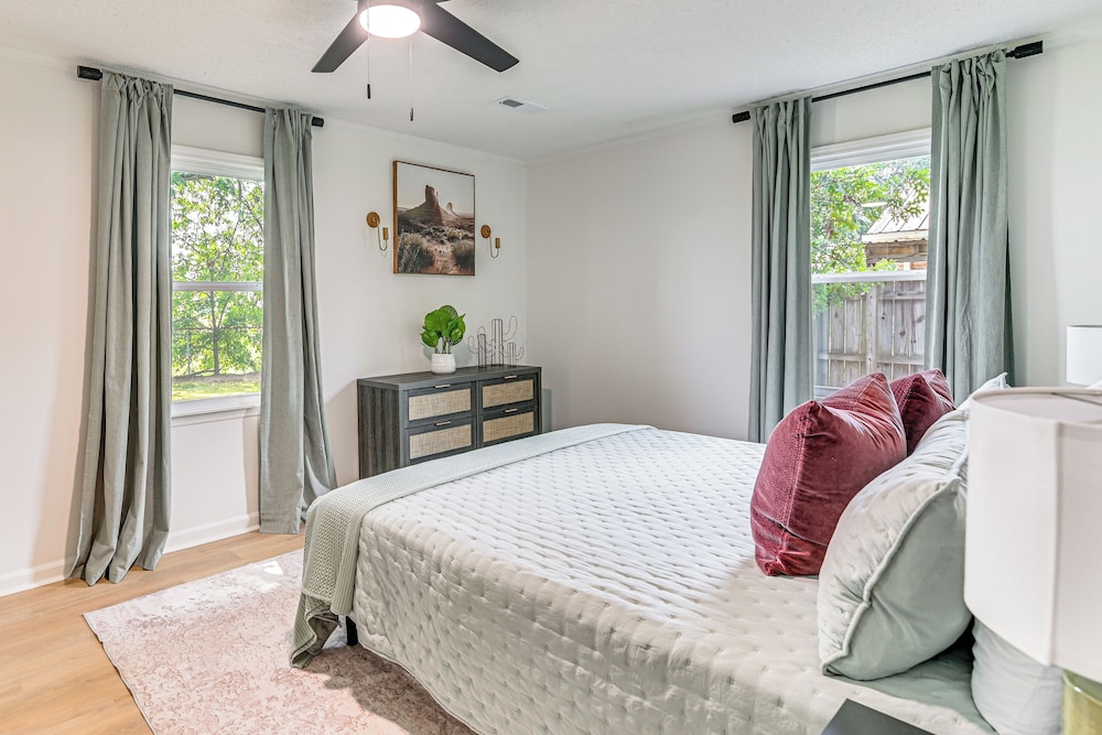 Pet-friendly Home w/ Yard, 1 Mi to Decatur Mall