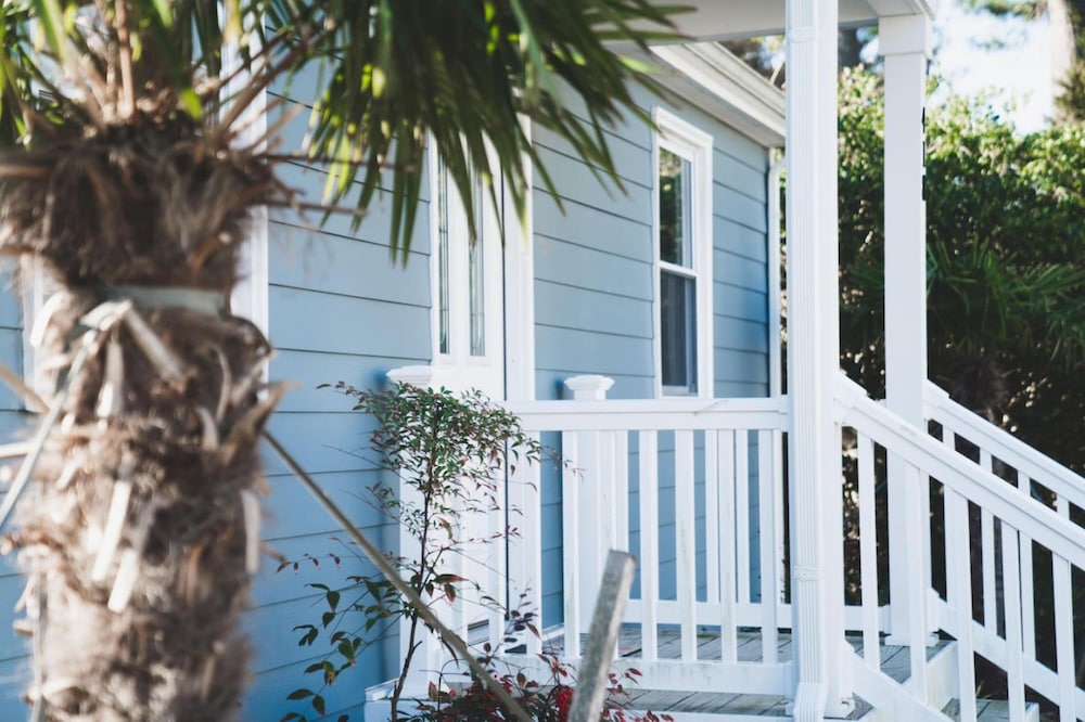 Barclay Sheiling- Beautifully Renovated Home Just Blocks From the Beach view 5