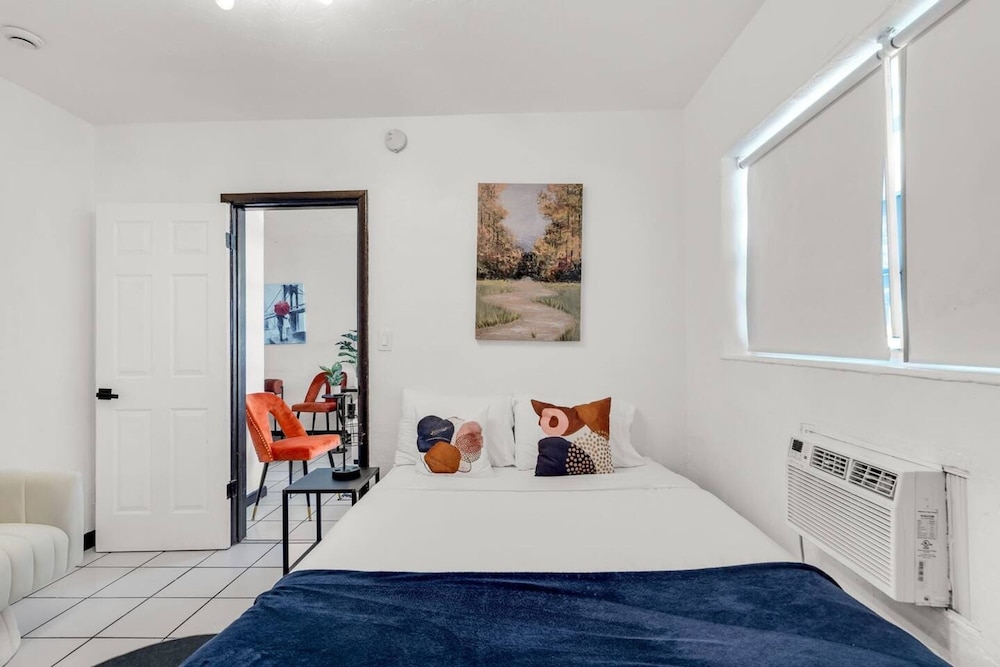 Relaxed Vibe Near Beach Parking Fast Wi-fi