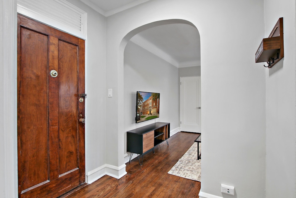 Lovely 1BR in Evanston -Elmwood 105