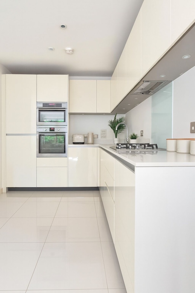 Modern 2-Bed flat in Mill hill Park