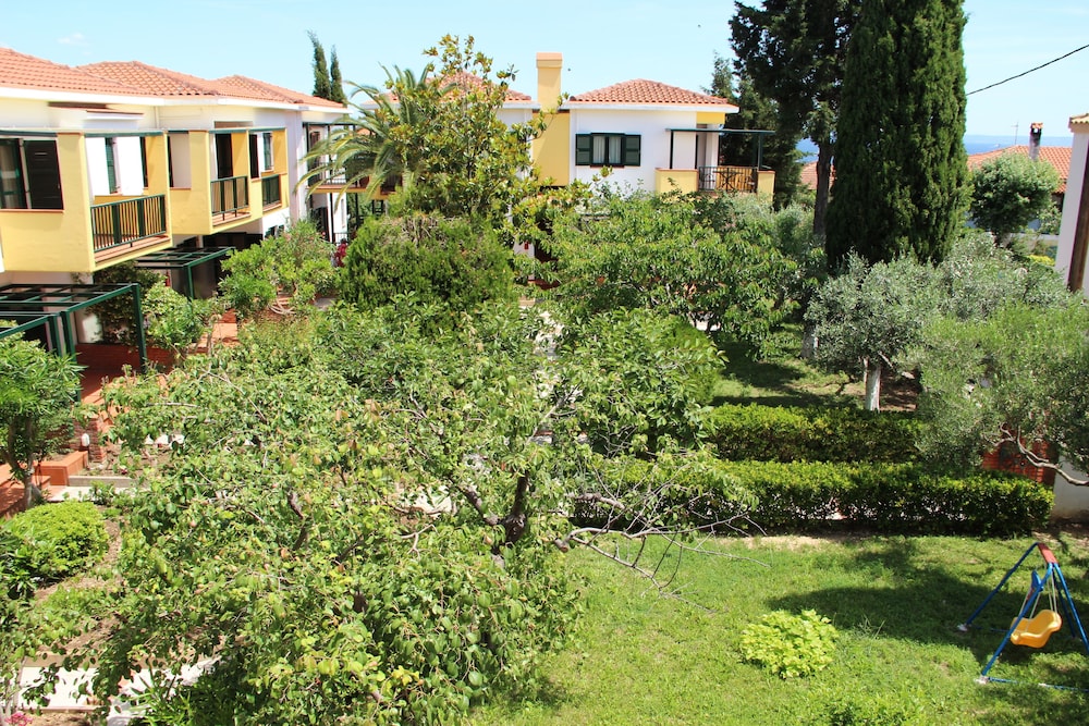 Elia Apartments