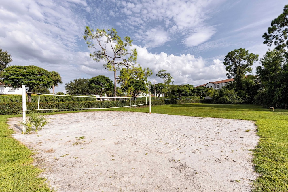 Private Pool, Firepit, Game Room Mins to Beaches + Community Amenities Casa Solara by Avantstay