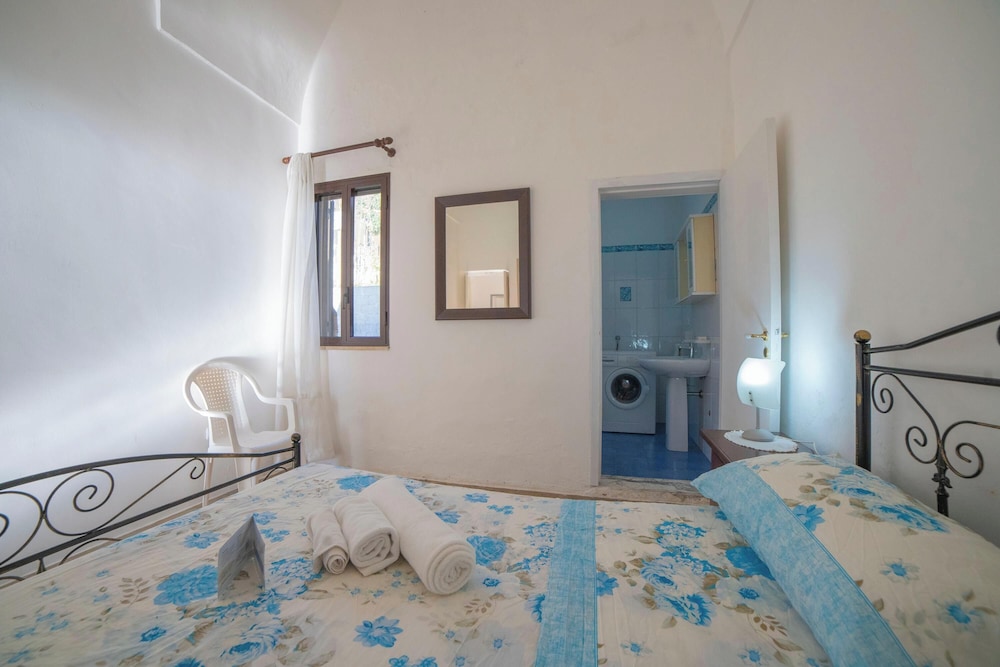 Cesarea & Marisole House With Sea View