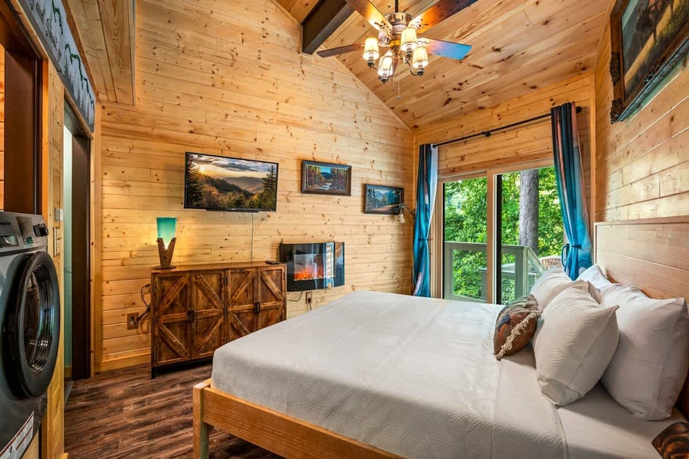 180 Views Sleeps 7 Private Hot Tub Full Kitchen
