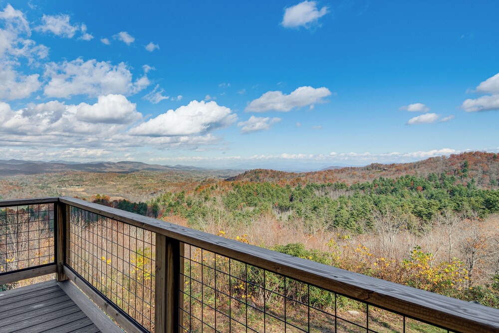 Dreamy Penrose Cabin w/ Panoramic Mountain Views view 5