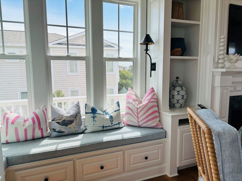 Gray Goose 5 Bedroom Home by RedAwning