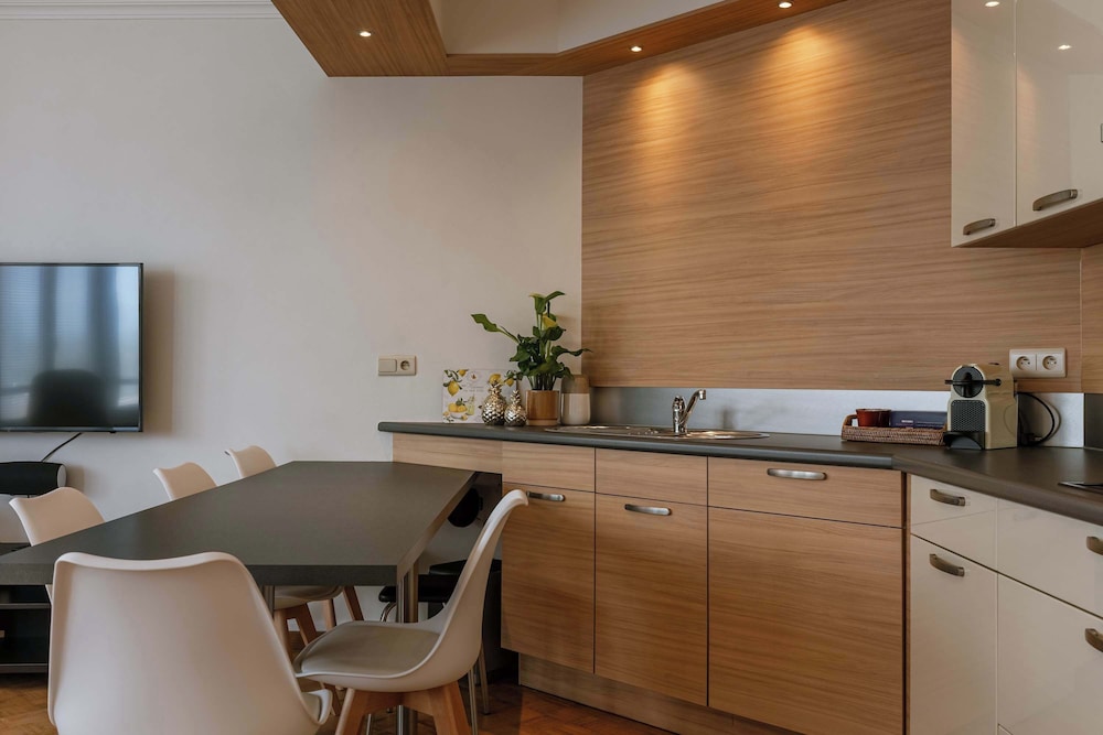 Light-filled Apartment With Lateral sea View