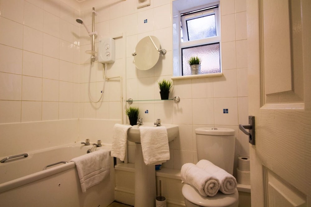 Stayzo Penthouse Accommodation 2- Premier Lodge