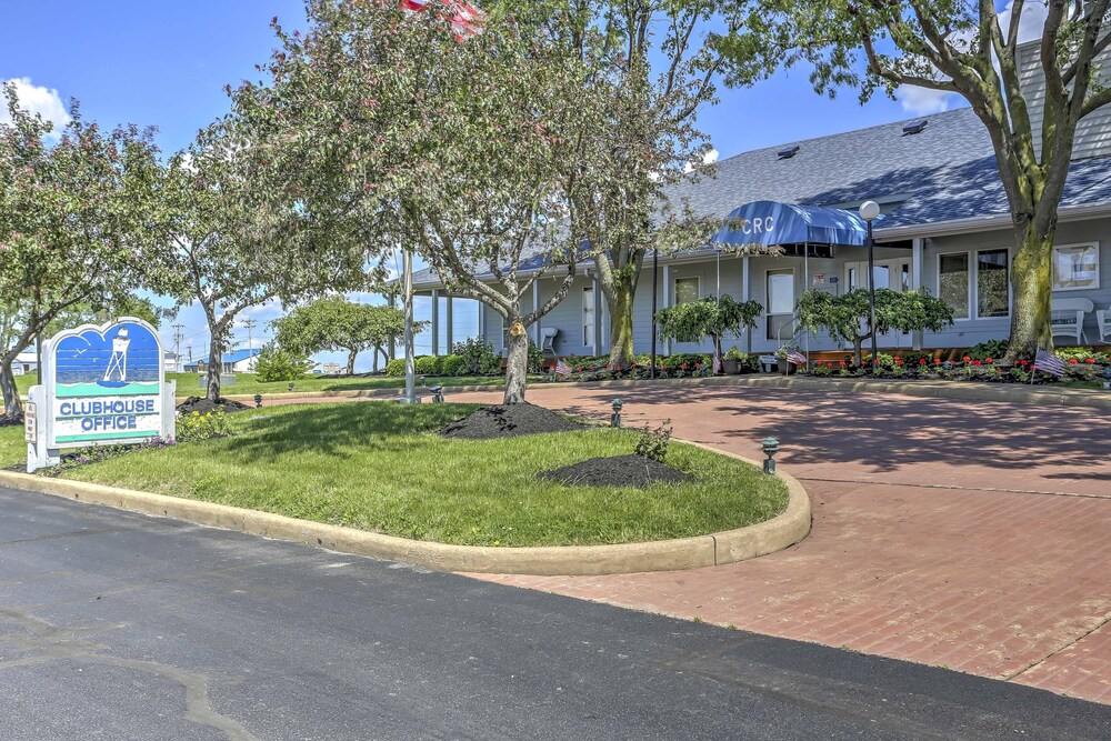 Charming Port Clinton Condo w/ Community Amenities