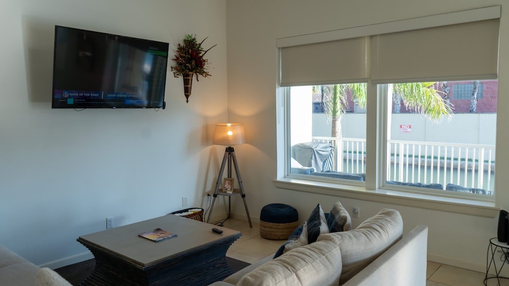 Channel Views Private Boat Slip Pool & Patio 3 Bedroom Apts