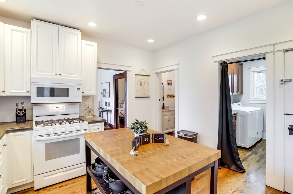 Peaceful Benton Harbor Getaway Near Lake Michigan!