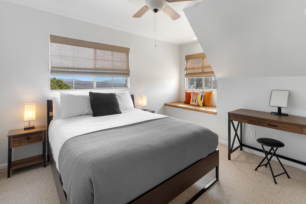 Wine Country Retreat Gorgeous Views Minutes to Wineries