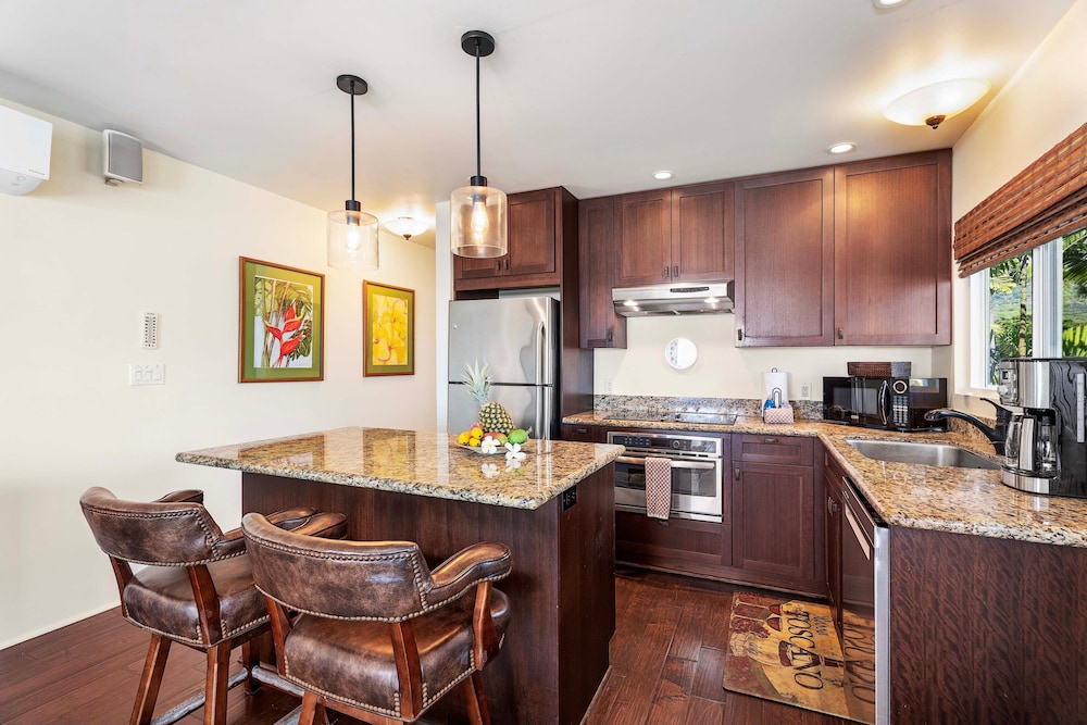 Ocean View Unit w Lanai - AC - Near Marketplace! - Vrkcv