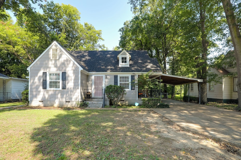 Updated North Greenwood Cottage < 1 Mi to Dtwn!