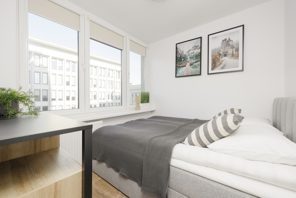 Grey Apartment Śródmieście by Renters view 5