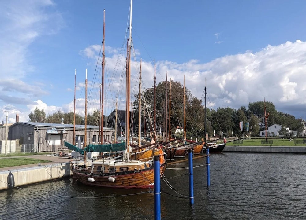 Luxus Reetdachhaus in Fuhlendorf mit Sauna