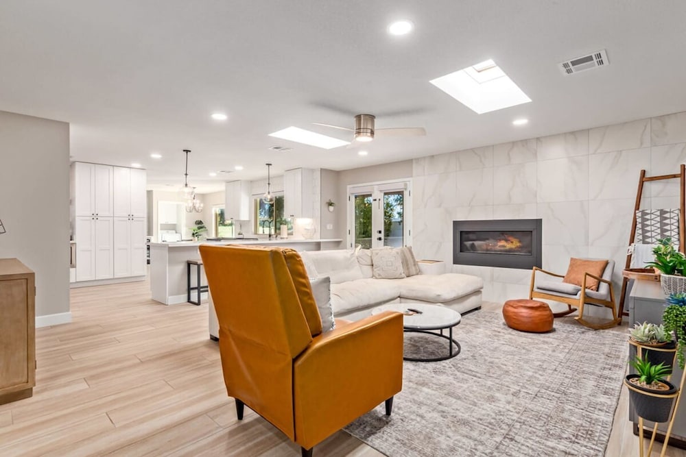 Citrus Grove Heated Pool Putt Grn Gameroom