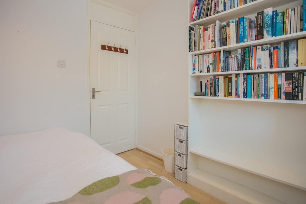 Stunning 3 Bedroom House With Garden in Battersea