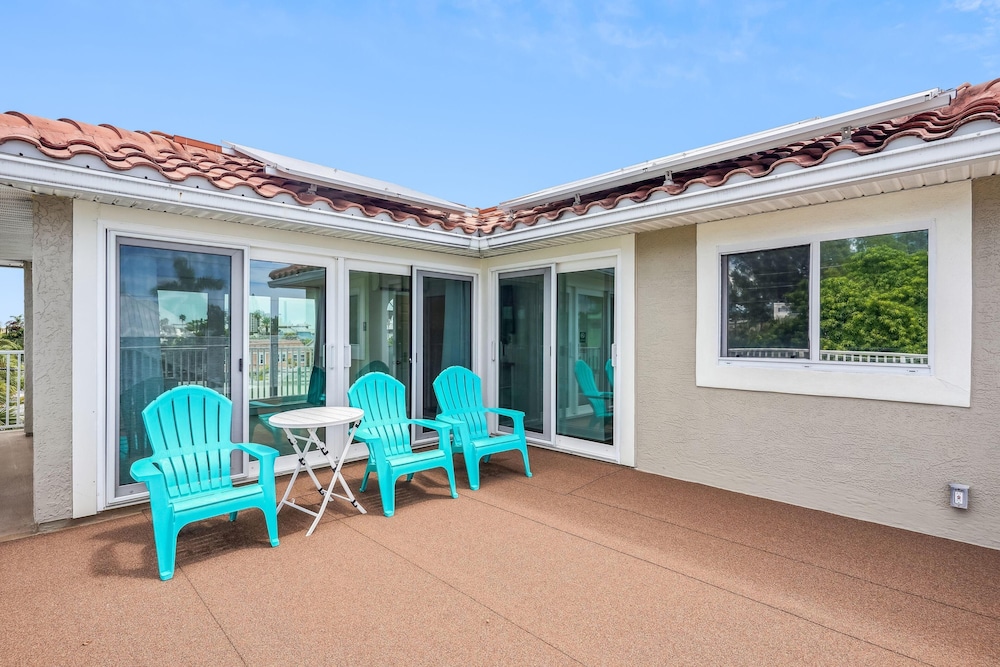 Beach Livin 3 - 3 Bedroom Upstairs