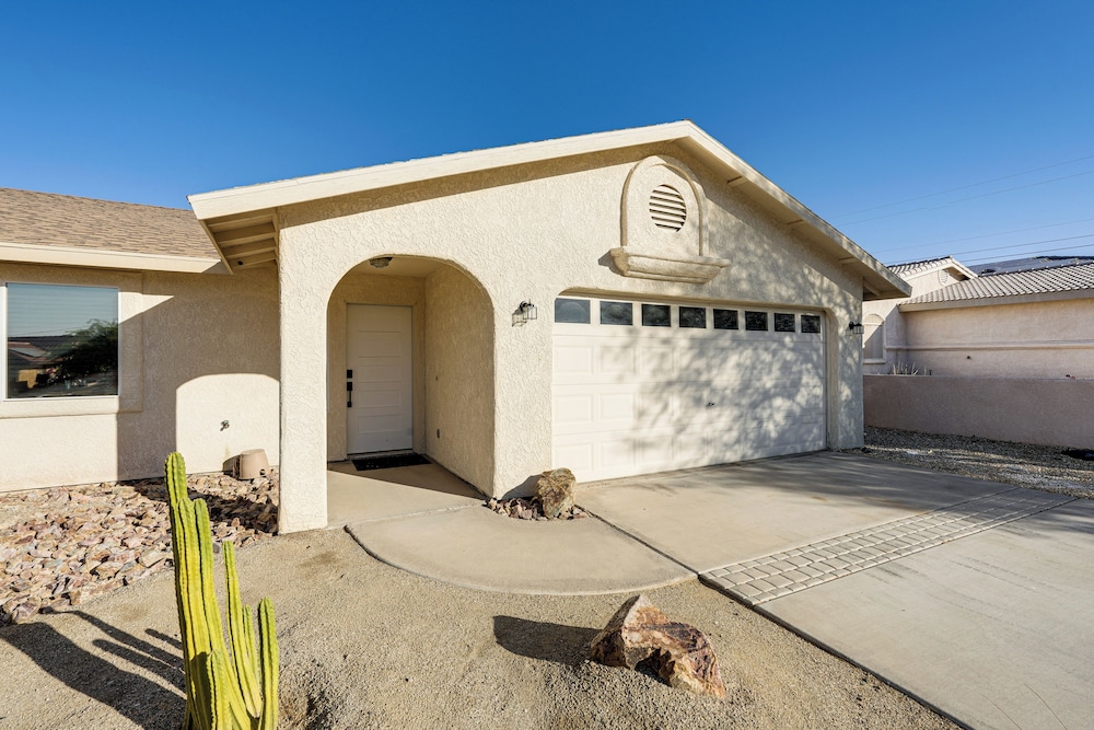 3 Mi to London Bridge: Home w/ Patio & Grill!