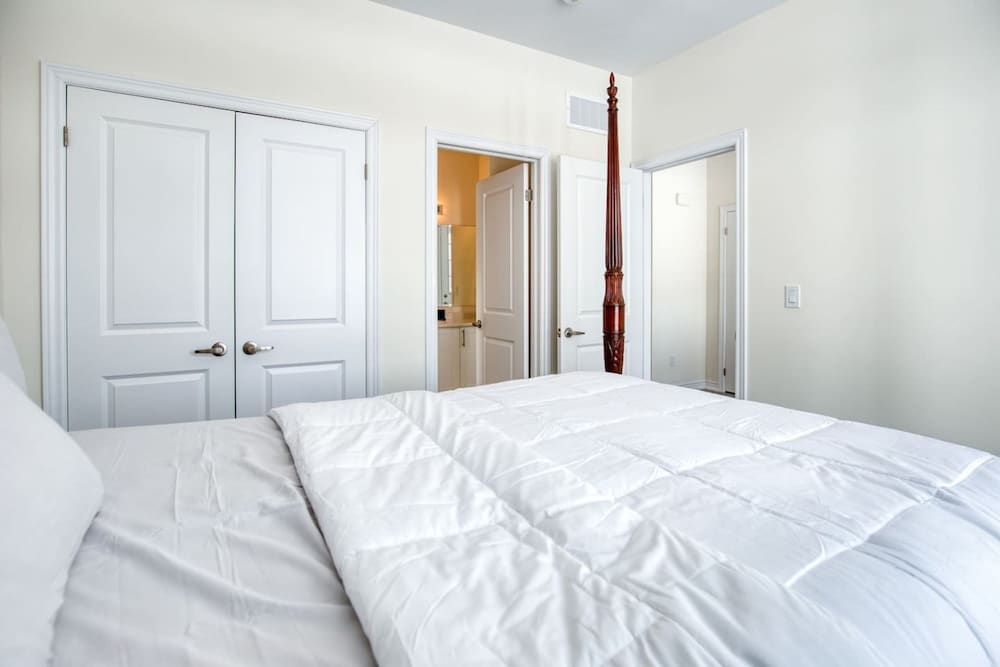 Spacious Brand New 4-bed Retreat in Quinte West