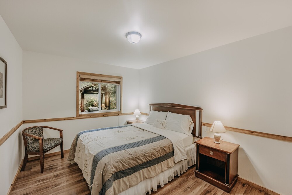 Mt Baker Lodging Cabin 3 is a Very Large Cabin on Acreage view 4