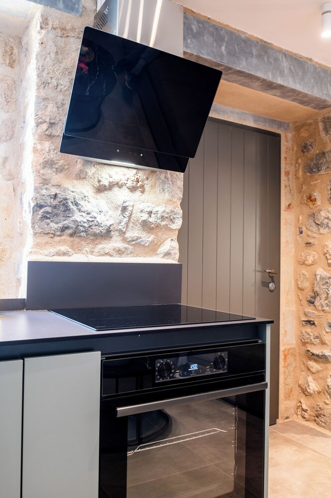 Cardamilia Suites