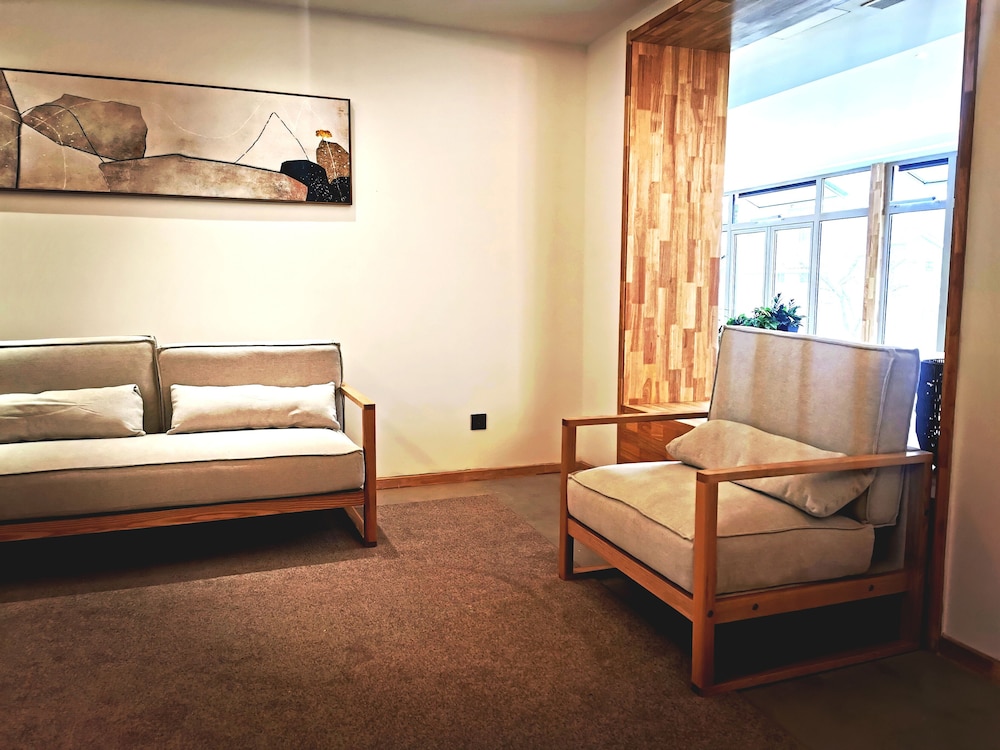VINAWHISPER Boutique Hotel