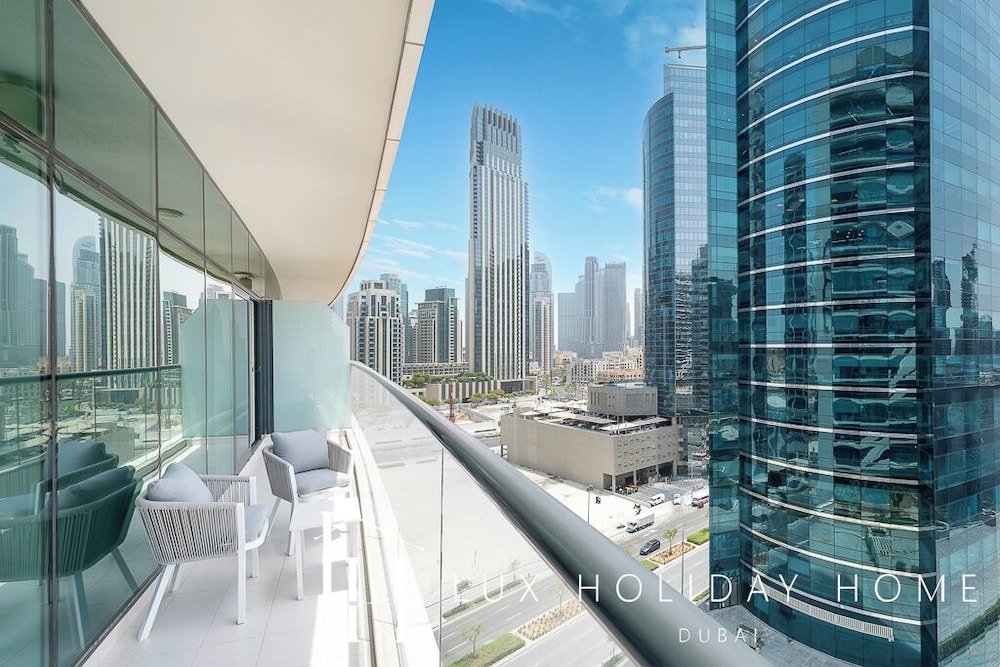 LUX The Bays Edge Canal View Suite