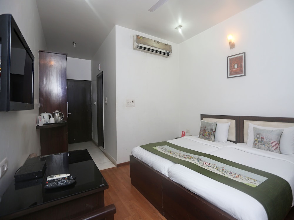 OYO 947 Hotel Palazzo Di Lara