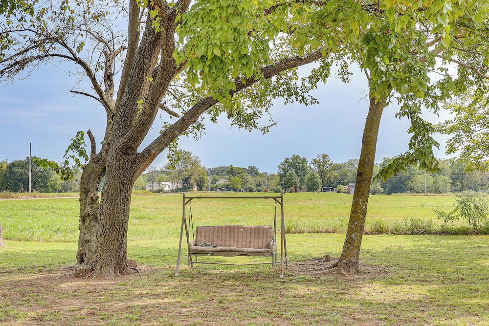 3 Mi to Arkansas River: Rural Family Home w/ Yard