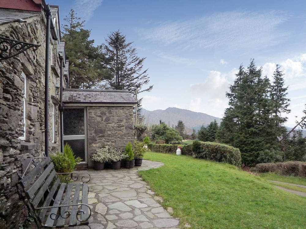 Angelas Farmhouse view 3