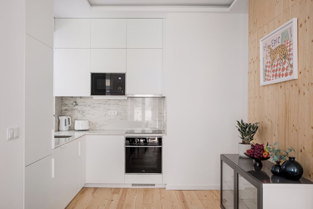 AB10 Modern Lisbon