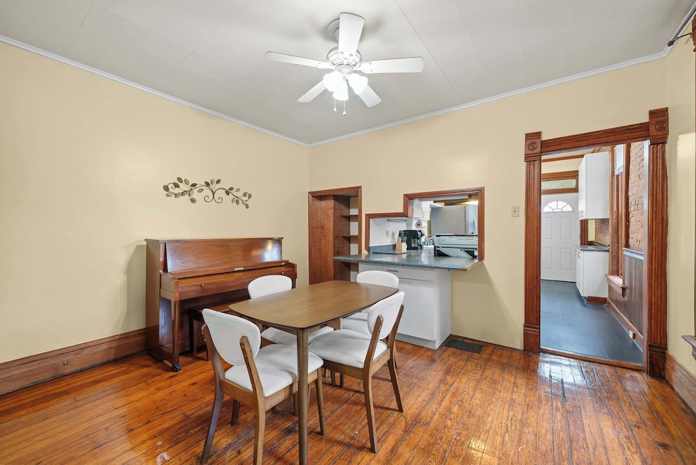 Vino & Vibes Villa Sleeps 6!
