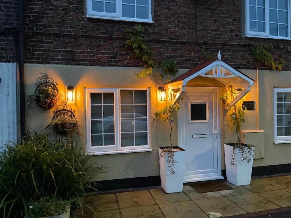 2 Bed 'cosy Cottage' Central Bawtry High End Decor