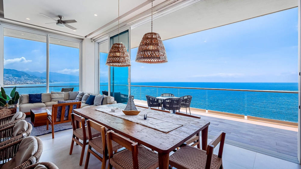 Panoramic Hot Tub Oceanview Penthouse