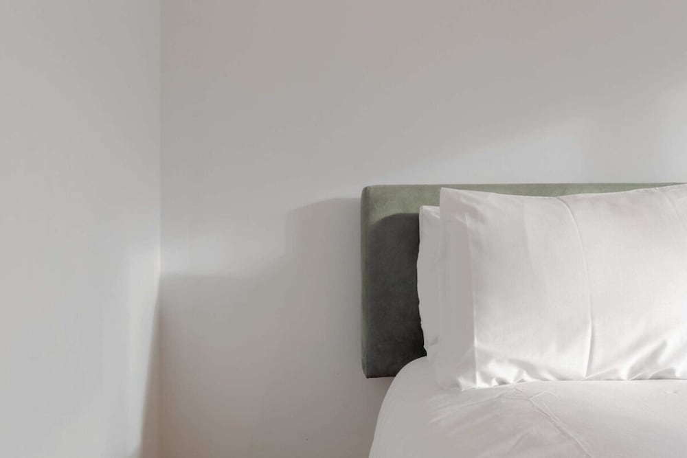 A Spacious 2 Bedroom Apartment In Aldgate East