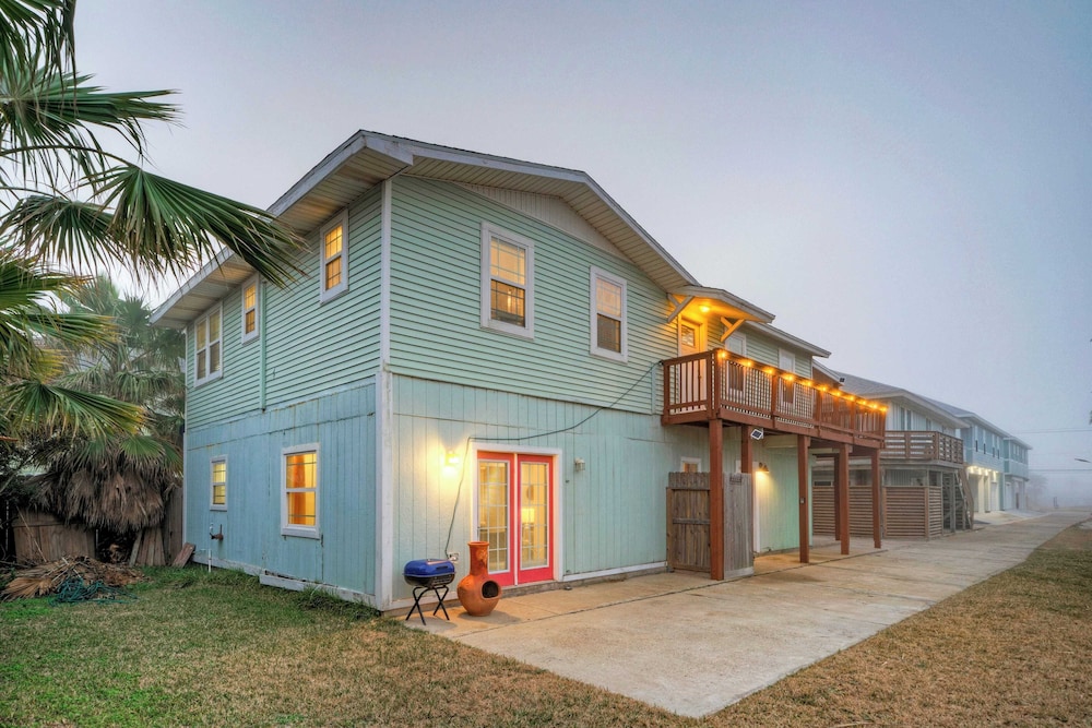 Golf Cart Zone, Walk or Ride to Beach Patio + BBQ Salty Sunshine #A