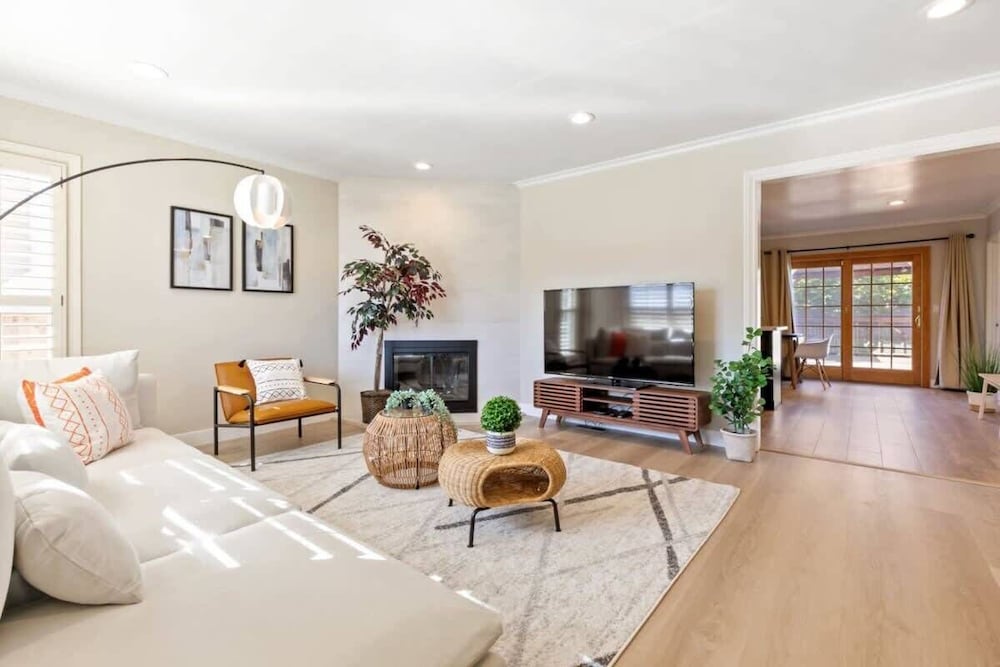 @ Marbella Lane - Modern Refreshing Home