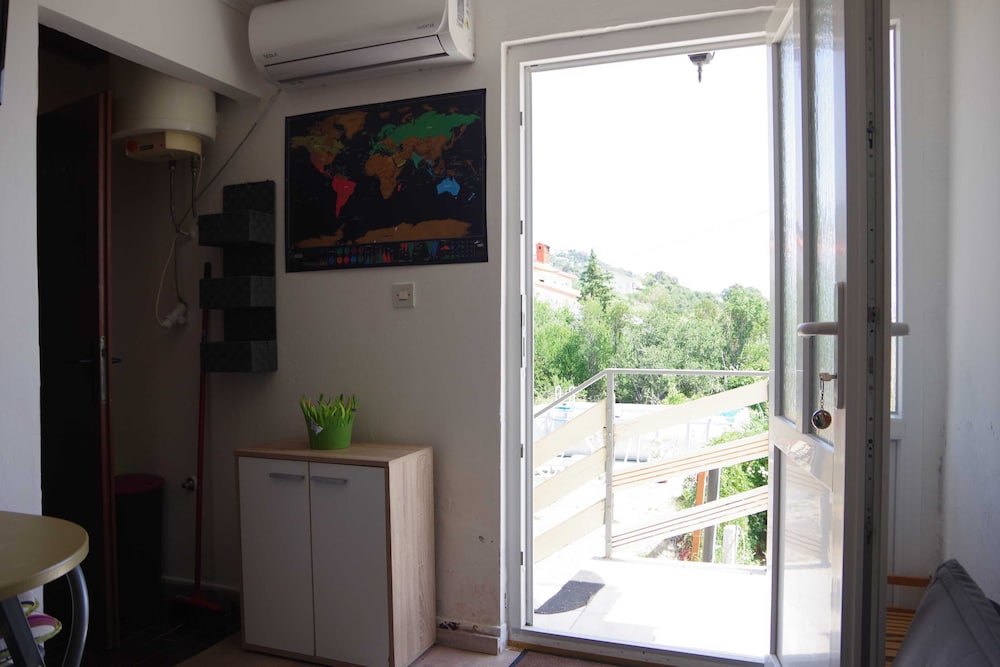Serene Barbat Escape With Just Minutes From the Beach