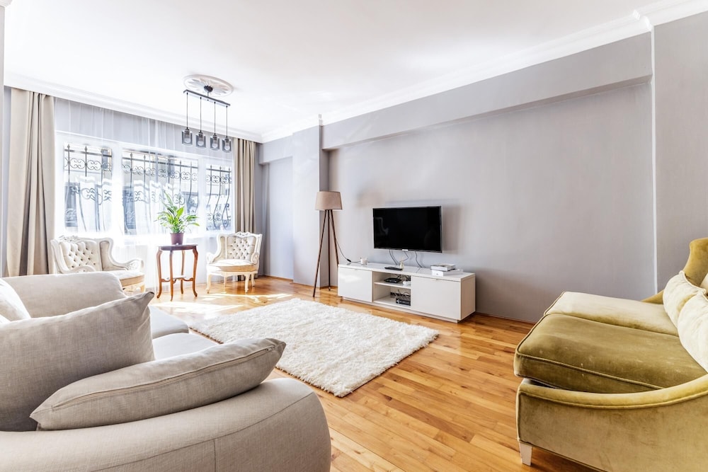 Fully Furnished Magnificent Flat in Uskudar