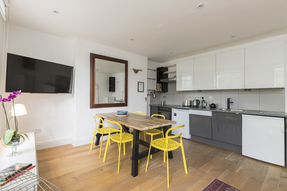 JOIVY Smart 3 bed Flat in Islington, Close to Angel Tube