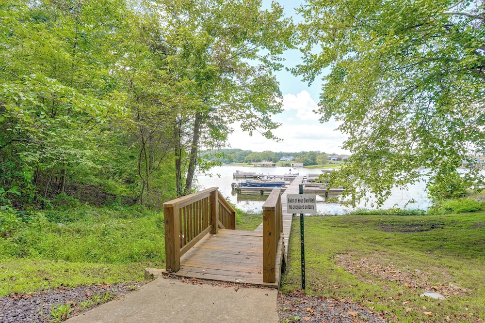 5 Mi to Lake Anna State Park: Modern Family Home!