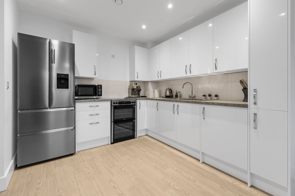 London - 1 Bed Apartment - Sleeps 2 - Long Stays
