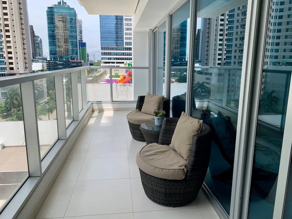 Amaranta Park I 2 Bed Apt With Balcony